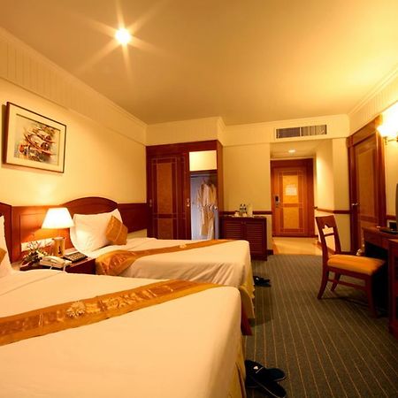 Grand Diamond City Hotel & Casino Poipet ภายนอก รูปภาพ