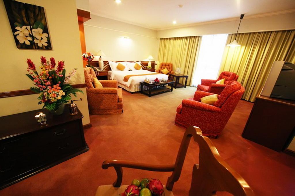 Grand Diamond City Hotel & Casino Poipet ภายนอก รูปภาพ