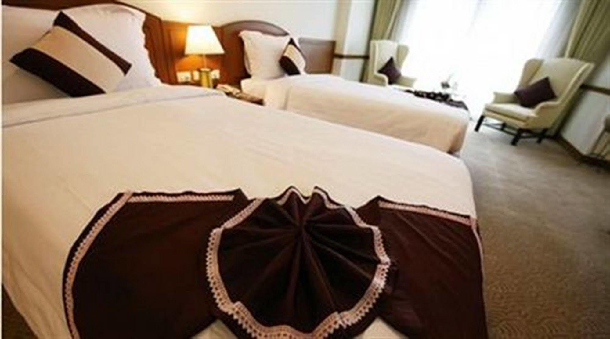 Grand Diamond City Hotel & Casino Poipet ภายนอก รูปภาพ