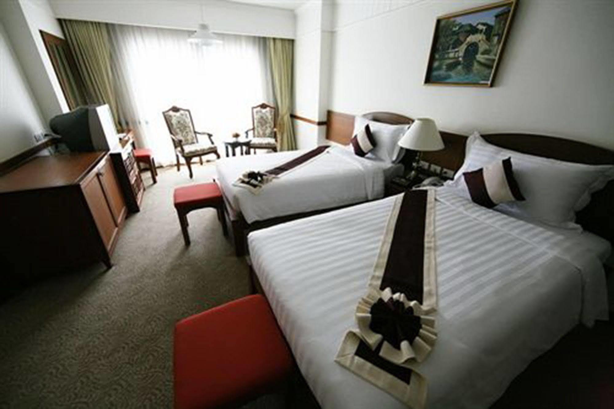 Grand Diamond City Hotel & Casino Poipet ภายนอก รูปภาพ