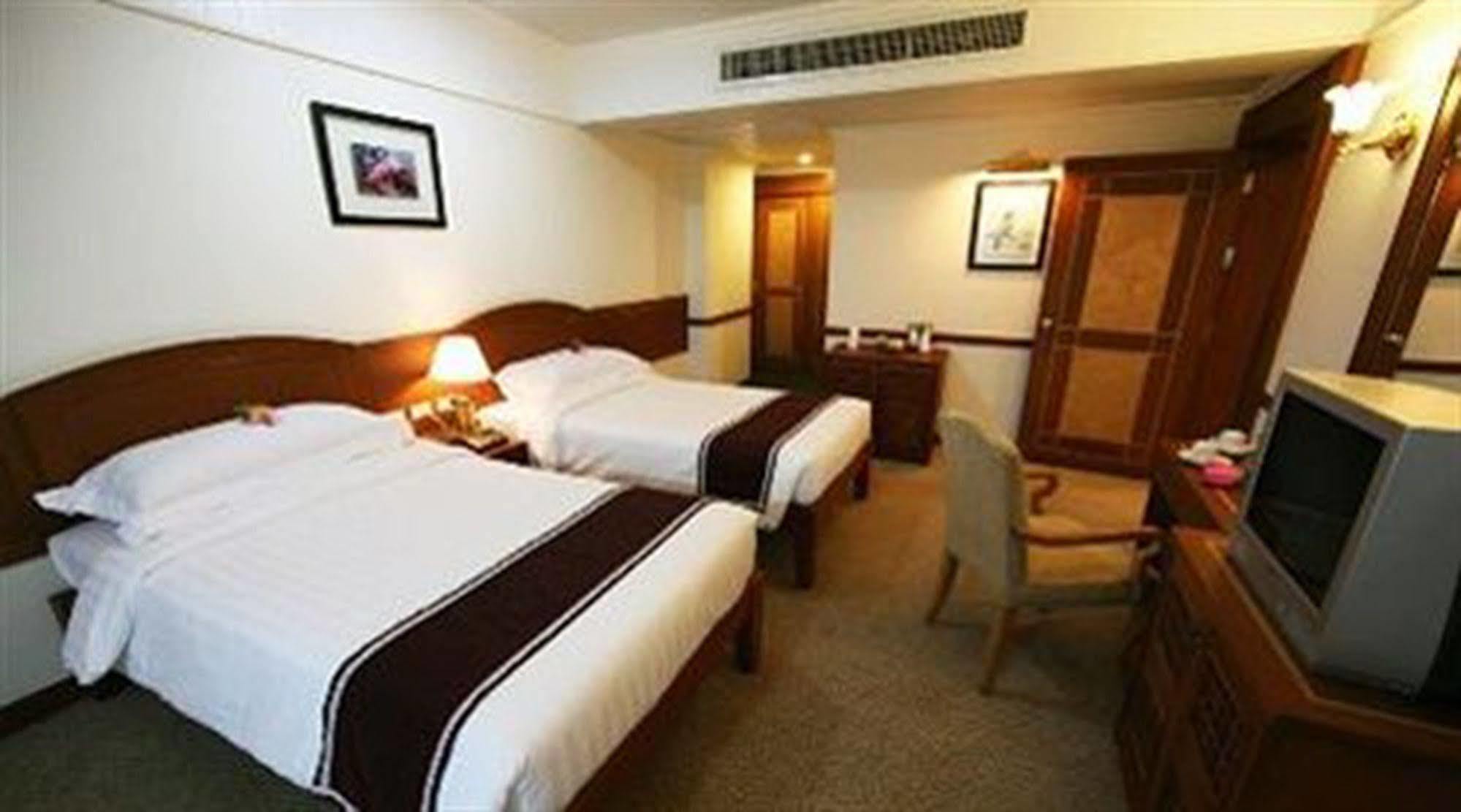 Grand Diamond City Hotel & Casino Poipet ภายนอก รูปภาพ