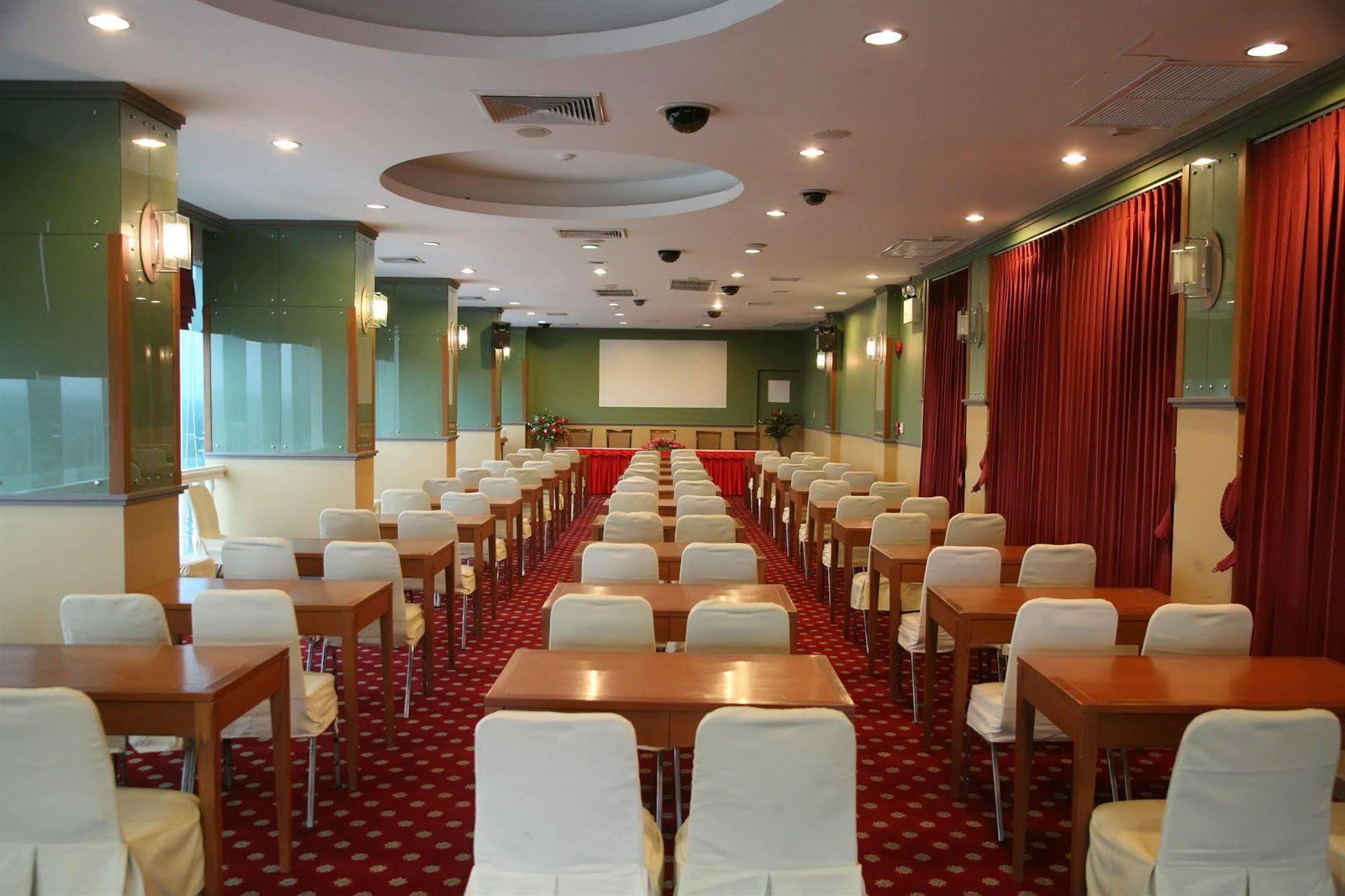 Grand Diamond City Hotel & Casino Poipet ภายนอก รูปภาพ